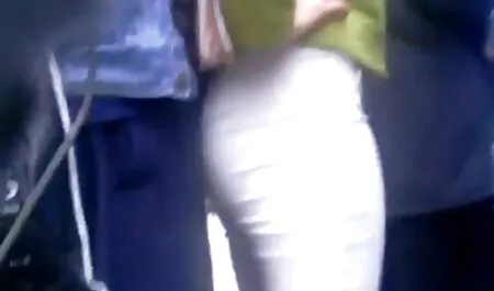 Hermosa rubia gimiendo videos maduras caseros gratis de una enorme polla en un culo apretado