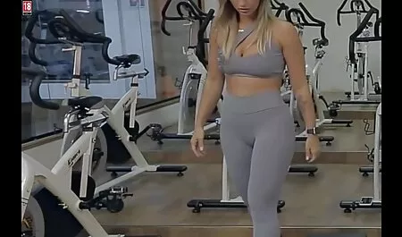 Joven videos de maduras caseros latina modelo porno chupa falo después de que ella Tira