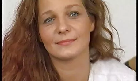 Caliente joven rubia chupa la videos caseros de maduras calientes falo y comenzó áspero con la calvo chico