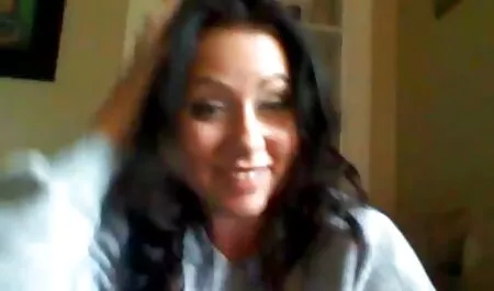 Una chica con un arco en ella, es impaciente y listo videos caseros de señoras para malditamente fresco con una cabeza rapada