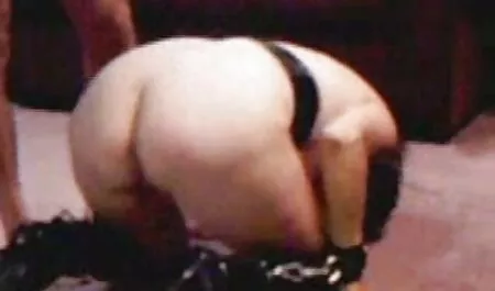 Dos perras jóvenes depravadas filmaron su mierda maduras videos caseros xxx codiciosa con un hombre negro en la cámara