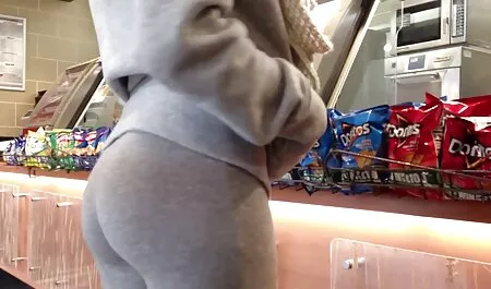 Joven puta chica francesa empujando un tubo de masa en videos caseros señoras maduras su mojado L. en el cuarto de baño