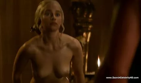 Una joven mujer Asiática chupando chico polla con placer y videos caseros de mujeres maduras infieles llegar grande en frente de él