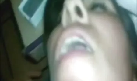 Coño de gafas ama de casa en medias corre videos de maduras caseros xxx duro después de digitación