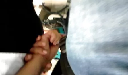 Una joven se regocija ante la aparición de su hijo y videos caseros maduras amateur extiende sus pies para tener sexo con él