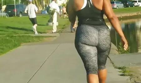 Chica caliente Nika es su culo en una polla enorme maduras caseras peludas negro