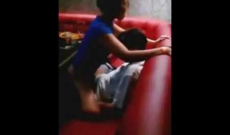 Madura pelirroja esposa permite a su amante a la mierda brutal videos de mujeres maduras caseros en el sofá