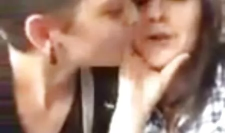 El chico fue videos caseros maduras calientes auto-arreglado antes de tener relaciones sexuales