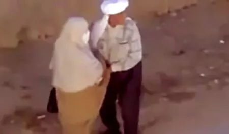 Joven de Ébano videos caseros reales de maduras ladrón forzado a lesbianas sexo con ama de casa