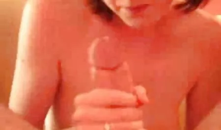 Hermoso coño de la joven sexy porno modelo squirting de la consolador en la videos caseros de maduras cogiendo cocina