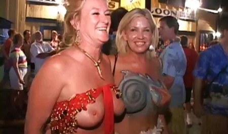 Joven amateur x maduras caseros quitarse su ropa caliente en cámara