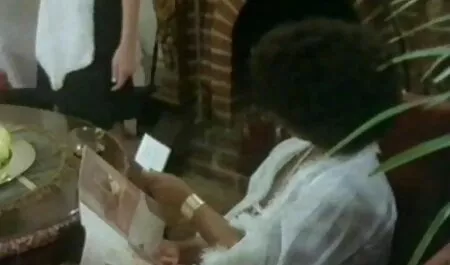 Travieso joven puta follada por chicos y obtener en maduras caseros su coño