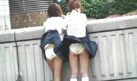 Una joven, sexo casero veteranas rubia, sofisticada hermana con un caballero en la cama y recibe un zumbido