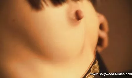 Dos tetonas lesbianas saben cómo usar un strapon caseros de maduras como se dirige