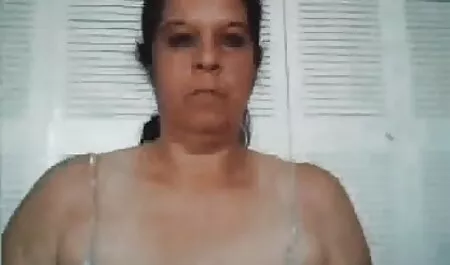 Dos chicas maduras desnudas lamiendo el coño de cada maduras lesbianas casero uno de los otros y tomando