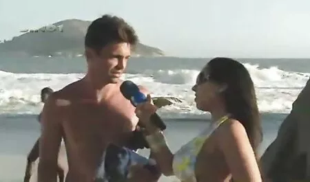 Hermosa rubia de grandes tetas apasionadamente lamen unos a maduras caseros otros