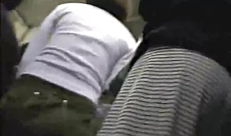 Una joven viene xxx señoras caseros al chico y le preguntó, folla su coño afeitado