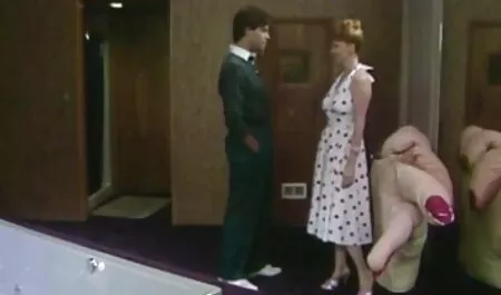 Modelo porno no madurita follando casero enseñará a un buen chico