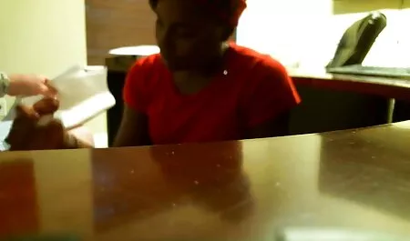 Mujer chupando pollas grandes, xxx maduras videos caseros de pie de cerca en la cámara de la película