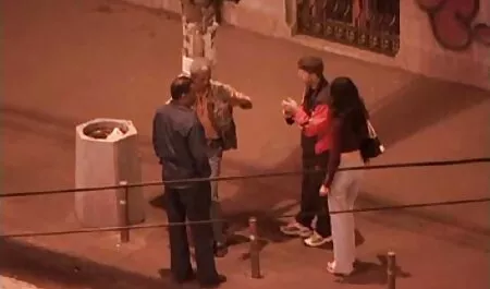 Blonde babe comienza con sus dedos en su coño, y termina con una videos caseros reales maduras polla en su boca