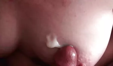 Dos impresionantes chicas checas lesbianas maduras casero chupando falo en público