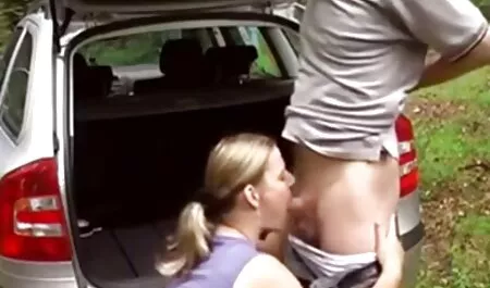 Joven ama de casa chupando la señoras cojiendo videos caseros polla del constructor y dejando que su coño se lamió