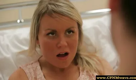 Morena adolescente juega con crema batida en videos caseros de señoras maduras su cuerpo