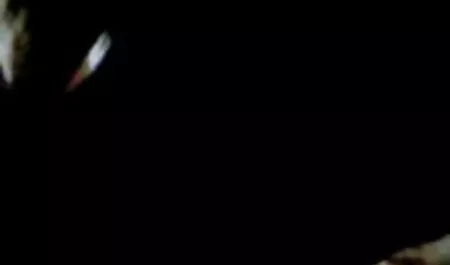 Jóvenes estudiantes xxxmaduras casero con magnífico tatuaje hacen debut en depravado película de sexo en el concierto porno