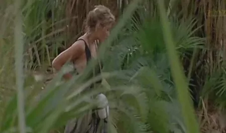 Las mujeres maduras desnudas en su casa aprovechan la oportunidad a la masturbación