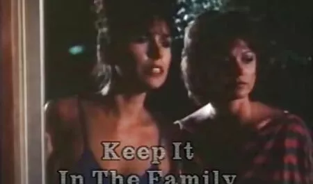 Ojos grandes, madura, amateur, acariciando sus tetas delante de los pendejos en videos maduras reales la webcam