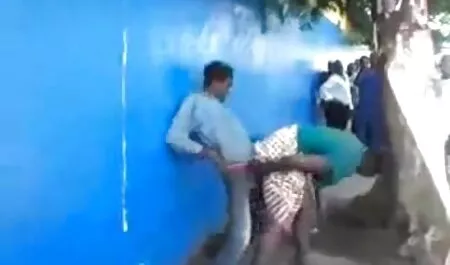 Una joven mujer Japonesa abre su peludo L. delante de un novio y milfs caseras se la follan