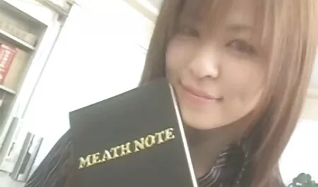 Las chicas jóvenes pasan tiempo gordas maduras caseras en la cama lamiendo coño