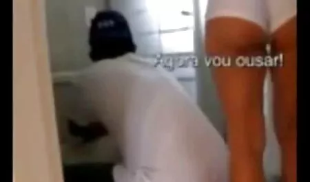 Modelo y encanto y chisporrotear videos xxx caseros maduras suavemente acarician entre sí