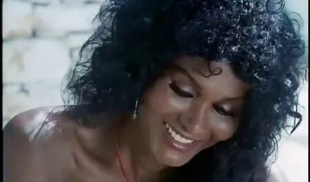 Hermosas Chicas maduras desnudas en su casa