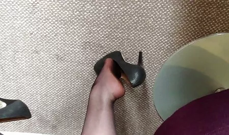 Puta joven peligrosa ató a sus amigos videos caseros de gordas maduras y la hizo lamer su L.