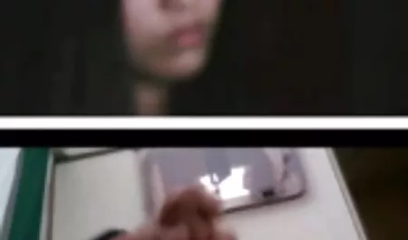 Una joven amateur invitó a un agente porno a pareja madura casero follarla en el culo mientras el consolador está en su coño