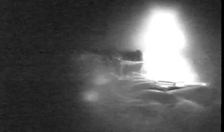 Grupo de aficionados casero señoras xxx pelea en las orillas del Rin en Alemania