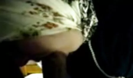 Madura puta en lencería roja se masturba la video casero señoras polla de un buen chico