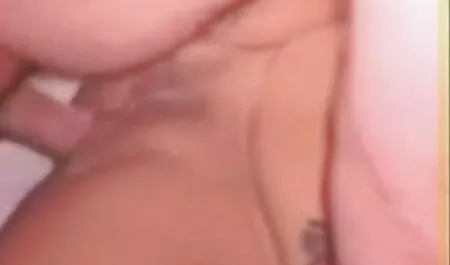 Una jovencita se encuentra en un trío final videos de caseros de maduras con un par de estrellas porno maduras