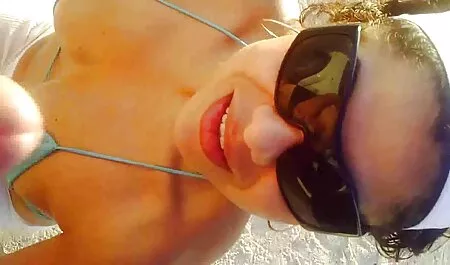 La joven chica toma apagado videos caseros de maduras gratis bragas y upskirt