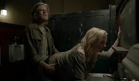 Rubia caliente se ve impresionante señoras xxx caseros en un apretado culo rosa