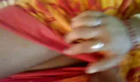 Sexy puta halter corsé, medias de nylon se videos caseros de maduras gordas masturba un hombre y tragar semen