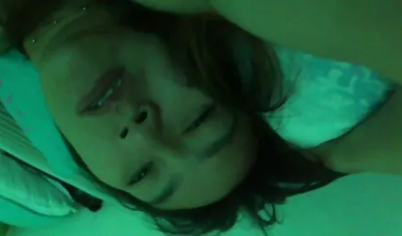 18 años de edad, Nena gime mierda caliente maduras reales caseras con una gran polla