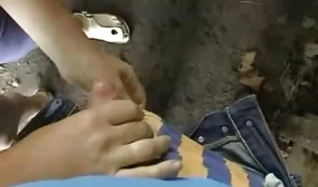 Nueva esposa grande claramente infiel a su marido con hijo, negro, frío, justo en la sexo casero veteranas cama de la boda