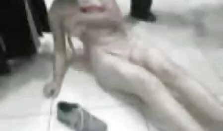 Joven modelo videos caseros de señoras cojiendo porno se la follan duro por falo negro en el sofá